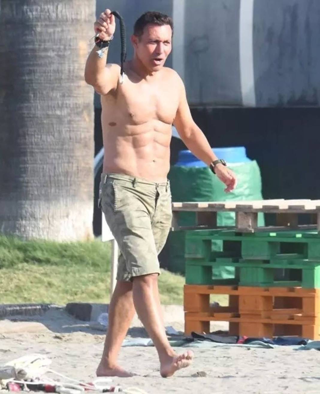 Öyle bir yerine estetik yaptırmış ki anında ortaya çıktı, ilk bakışta şak diye anlaşılıyor! Mustafa Sandal fena yakalandı 7